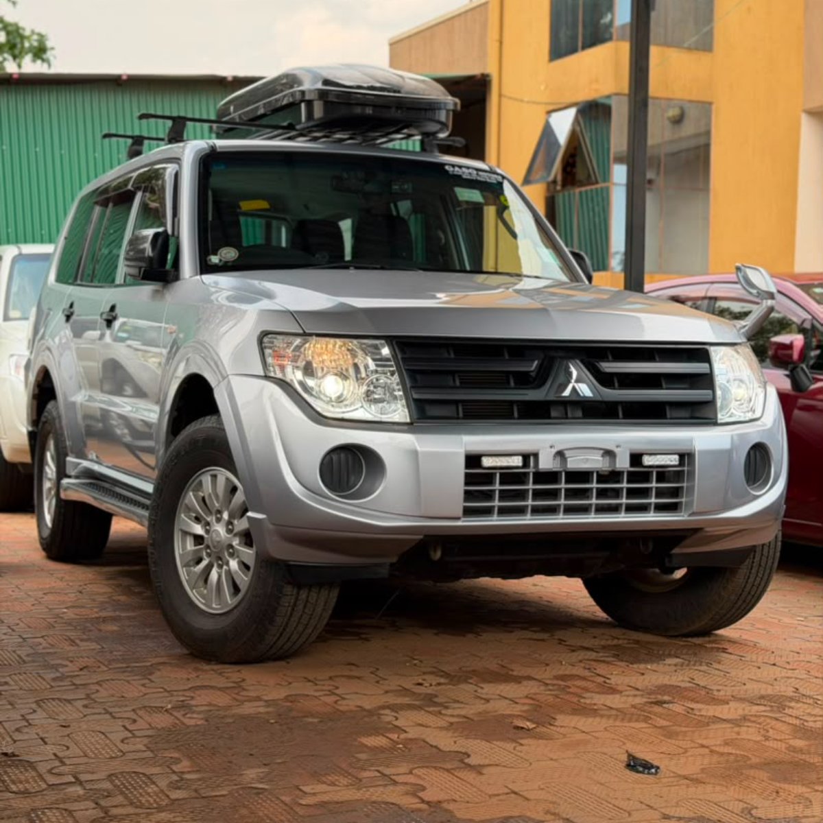 Mitsubishi Pajero 2013 — photo 1