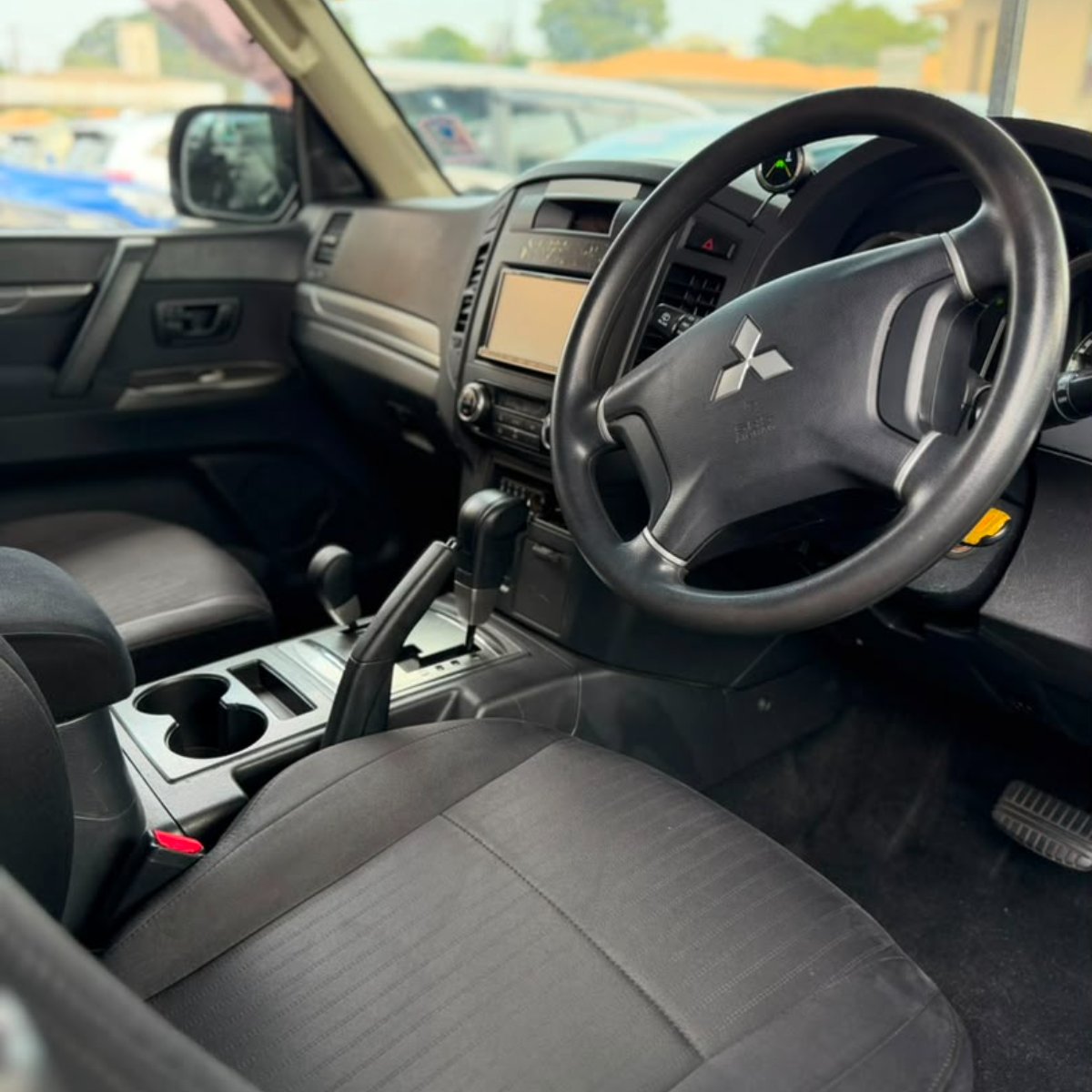 Mitsubishi Pajero 2013 — photo 4