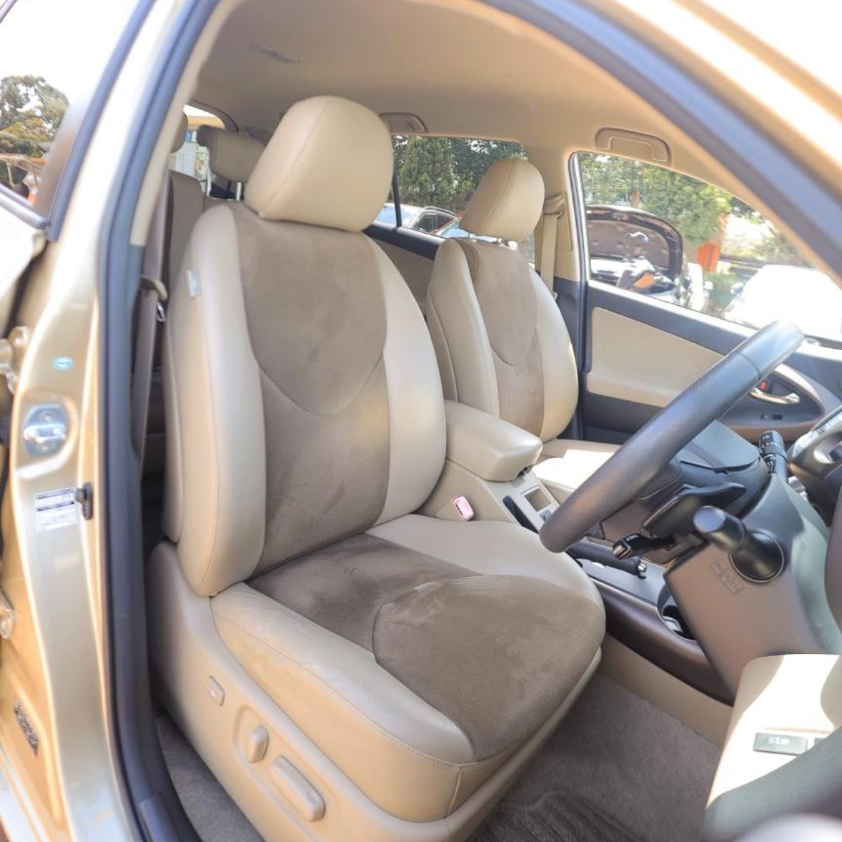 Toyota RAV4 2013 — photo 2