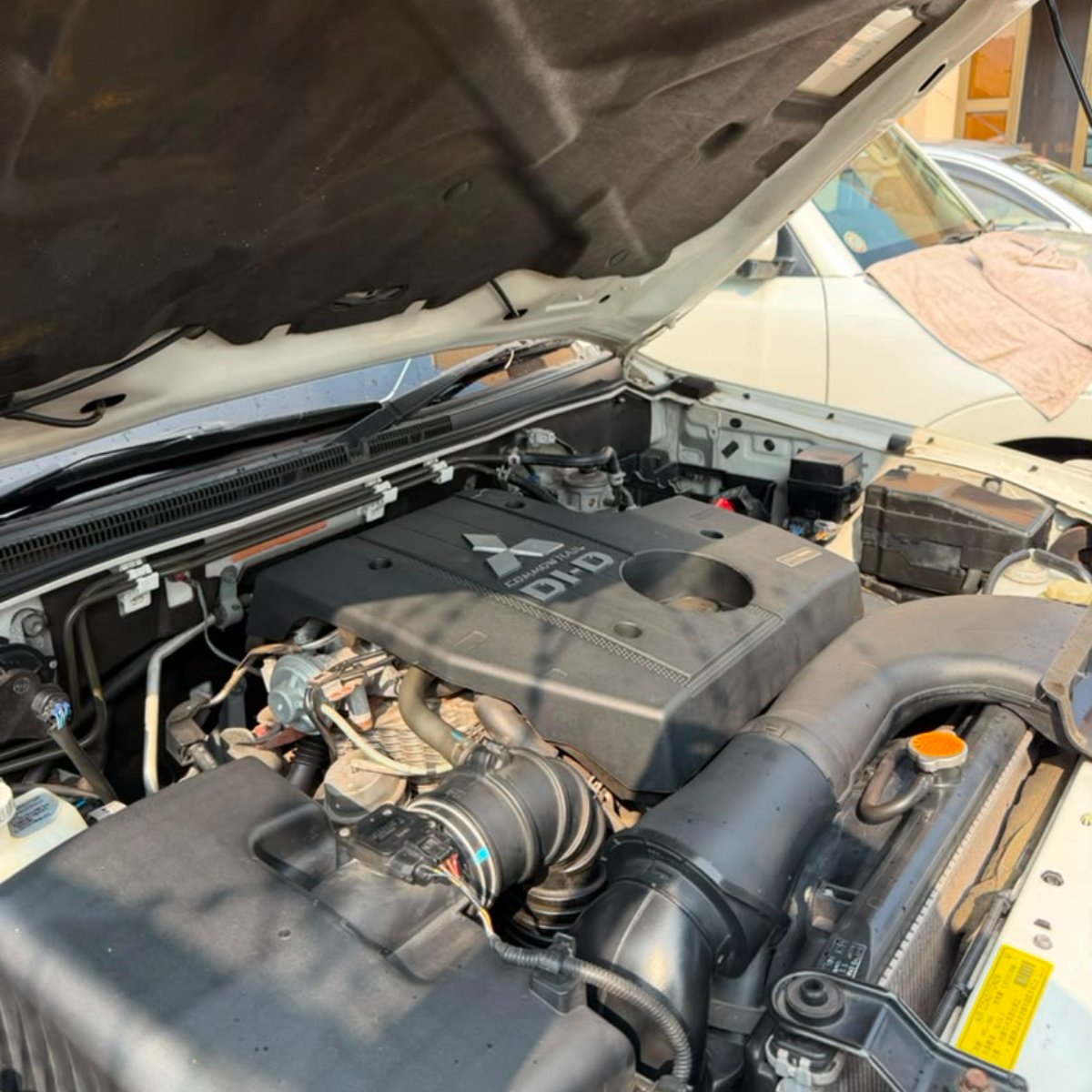 Mitsubishi Pajero 2011 — photo 2