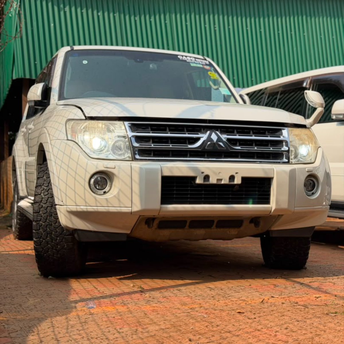 Mitsubishi Pajero 2011 — photo 1