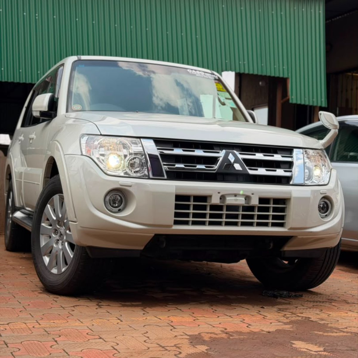 Mitsubishi Pajero 2011 — photo 3
