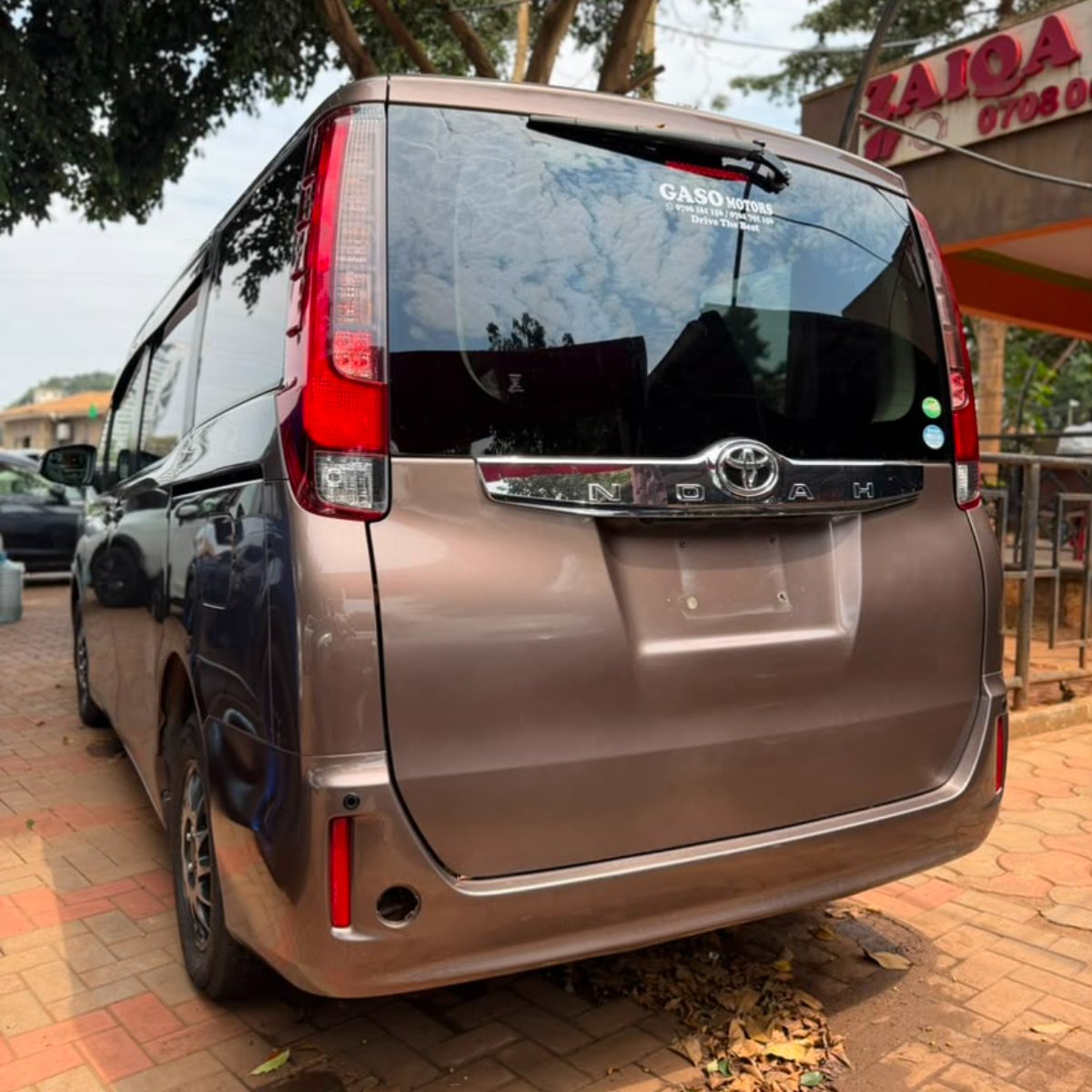 Toyota Noah 2014 — photo 4