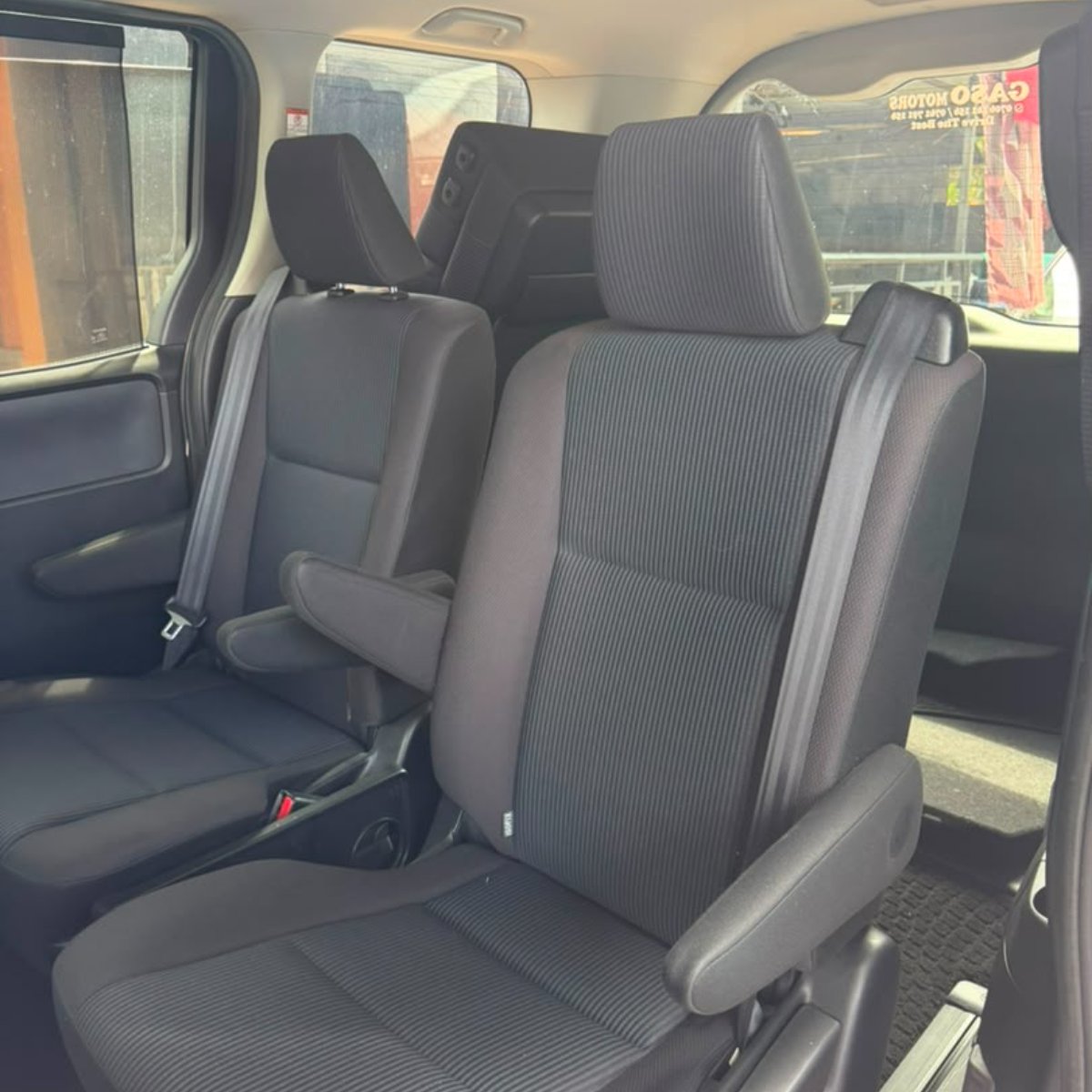 Toyota Noah 2014 — photo 6