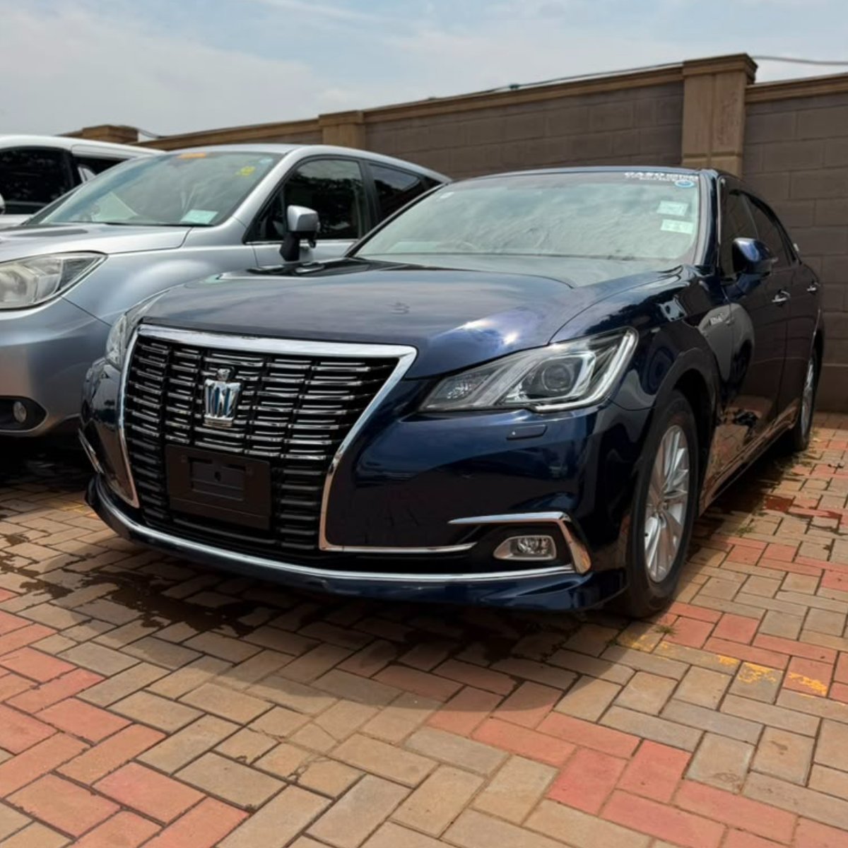 Toyota Crown 2016 — photo 2