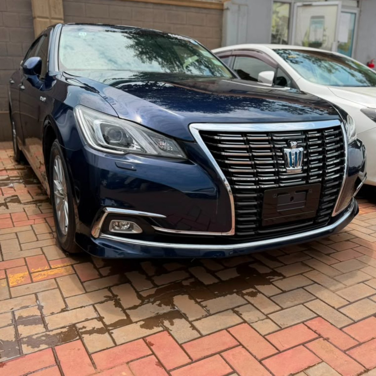 Toyota Crown 2016 — photo 3