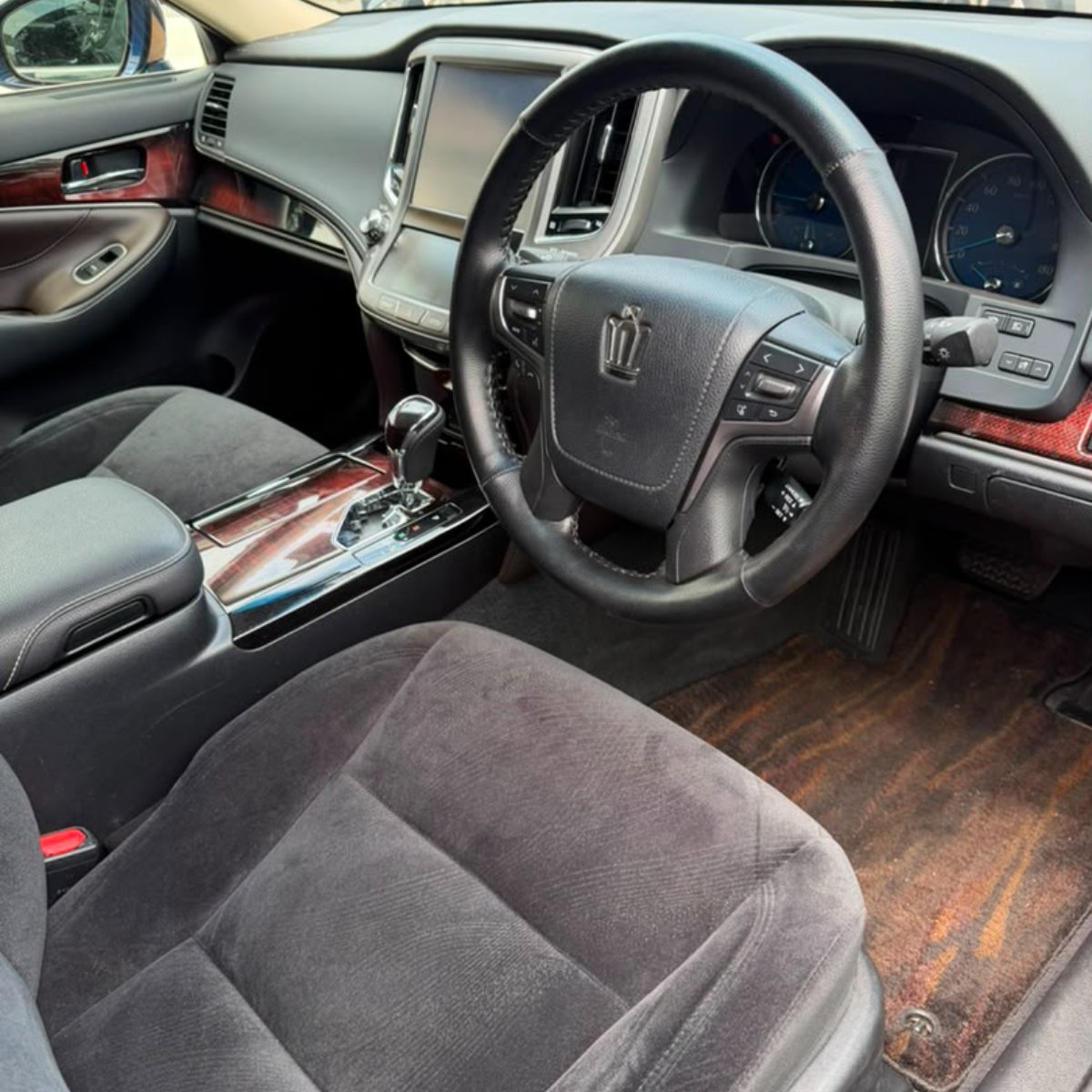Toyota Crown 2016 — photo 6