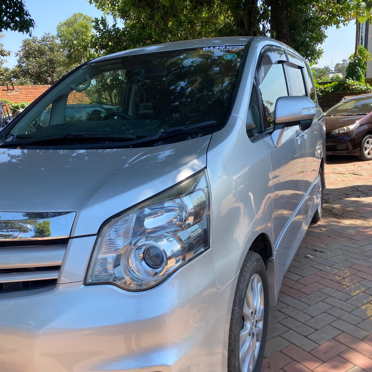 Toyota Noah 2011 — photo 4