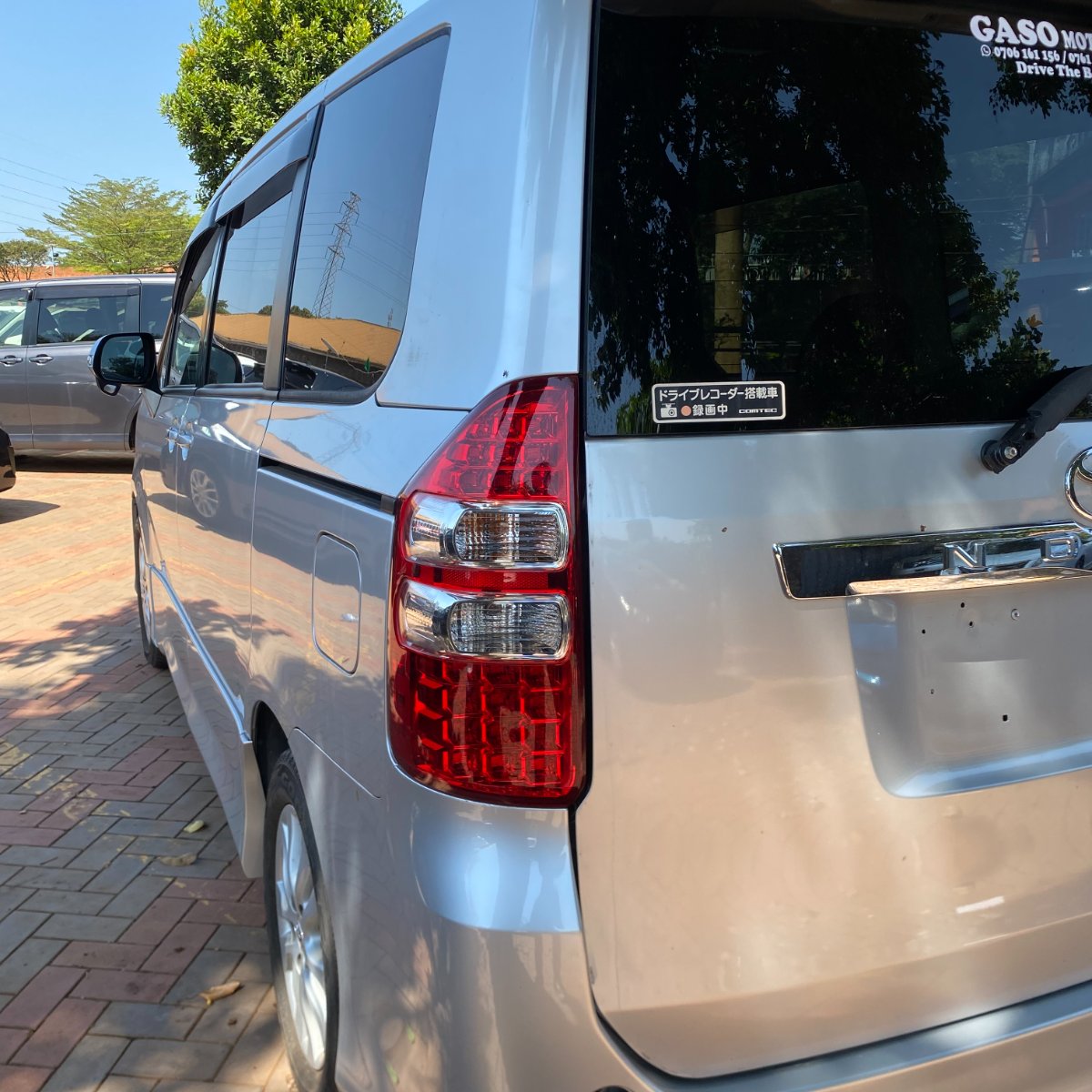 Toyota Noah 2011 — photo 7