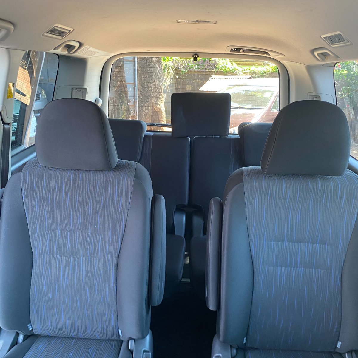 Toyota Noah 2011 — photo 9