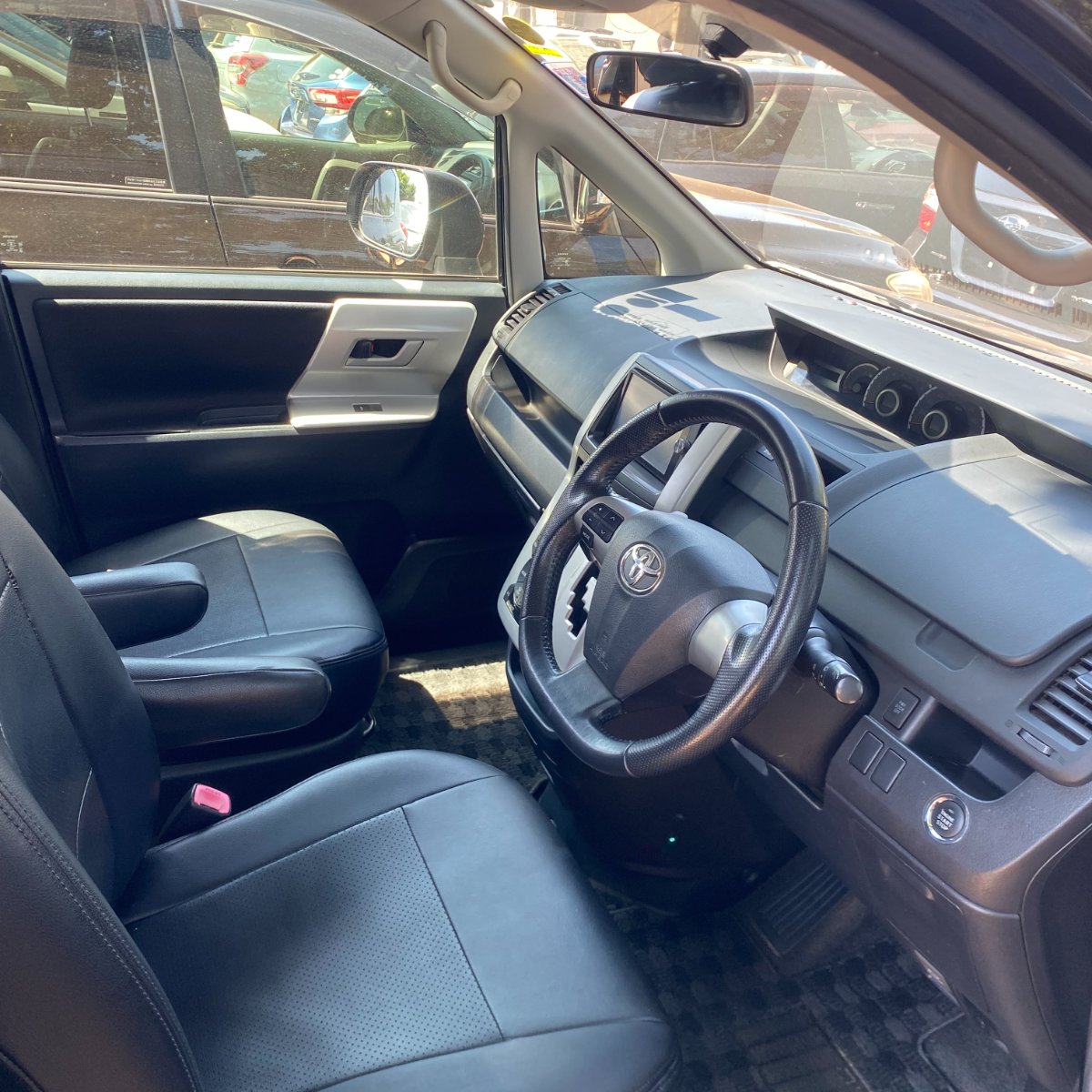 Toyota Noah 2013 — photo 6