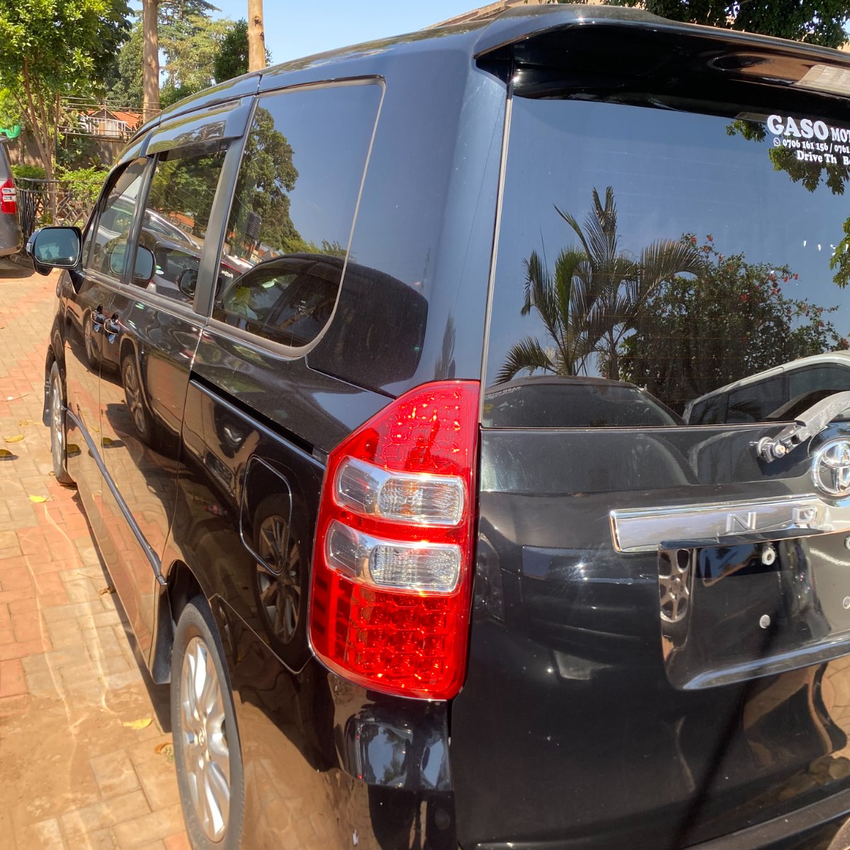 Toyota Noah 2013 — photo 7