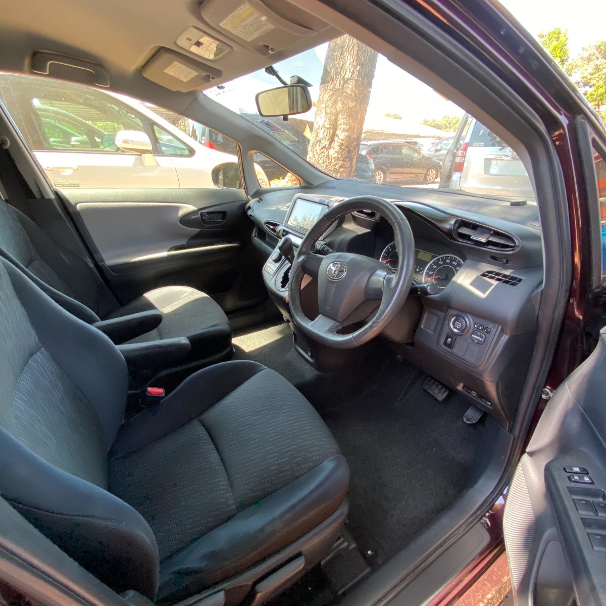 Toyota Wish 2012 — photo 8