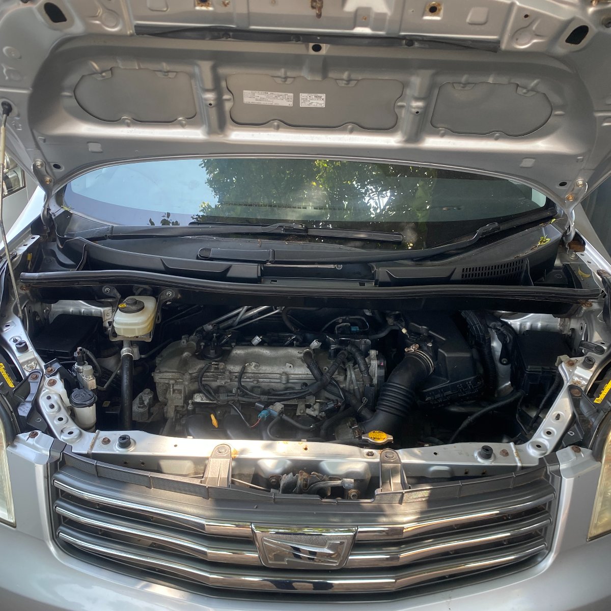 Toyota Noah 2012 — photo 2