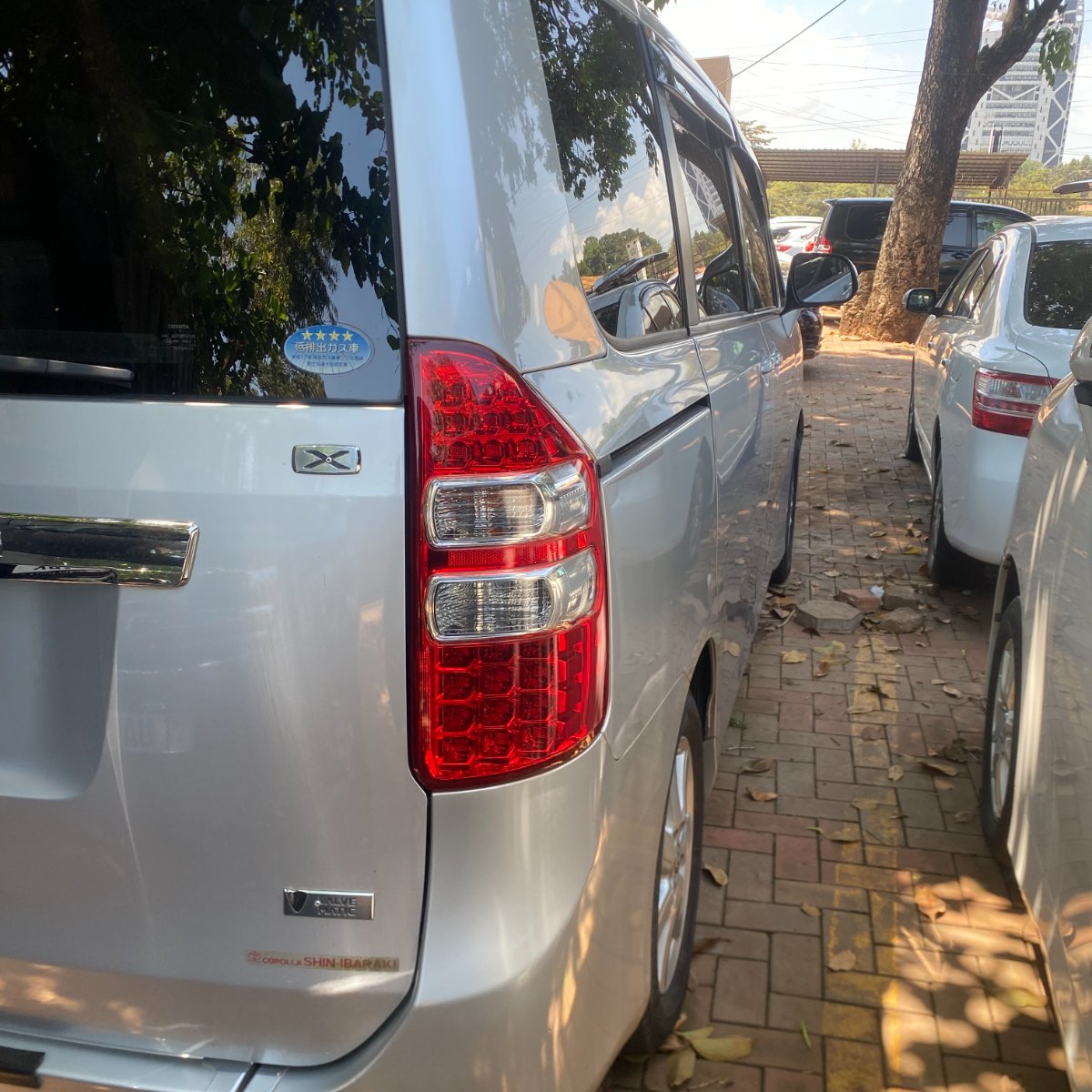 Toyota Noah 2012 — photo 5