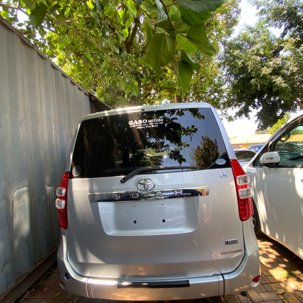 Toyota Noah 2012 — photo 6