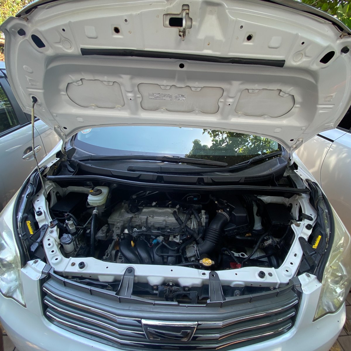 Toyota Noah 2013 — photo 2