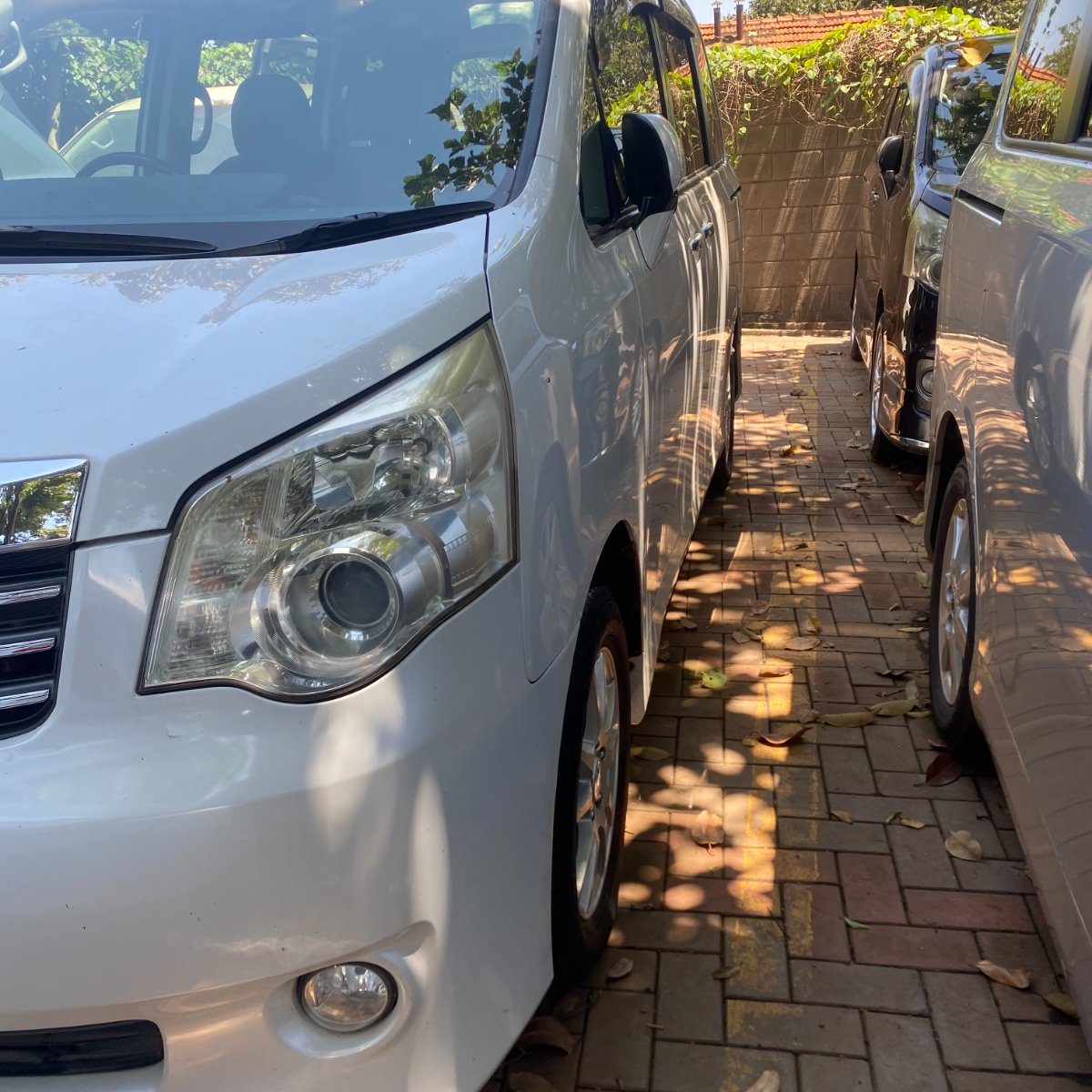 Toyota Noah 2013 — photo 4