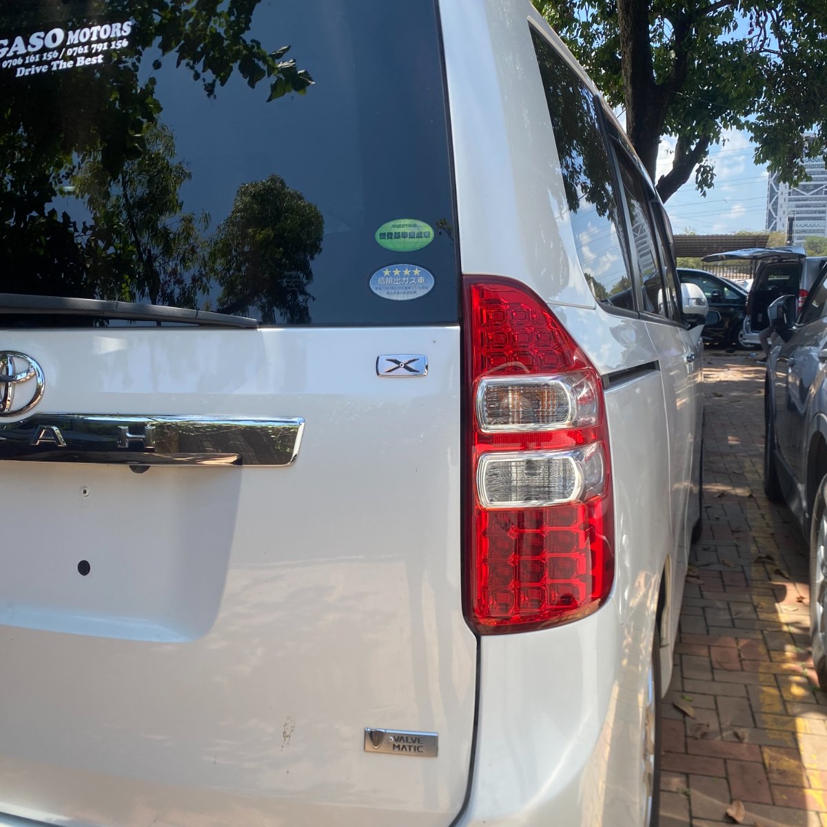 Toyota Noah 2013 — photo 6