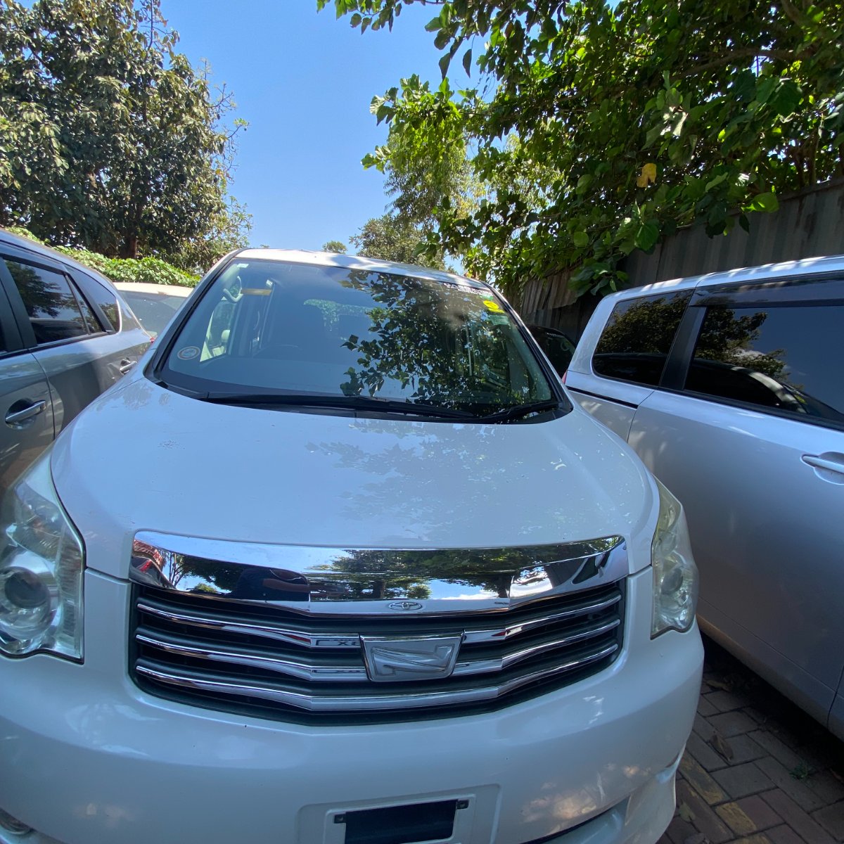 Toyota Noah 2013 — photo 1