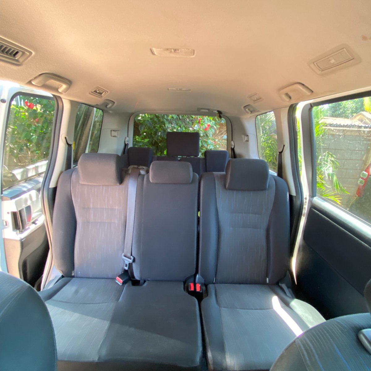 Toyota Noah 2011 — photo 4