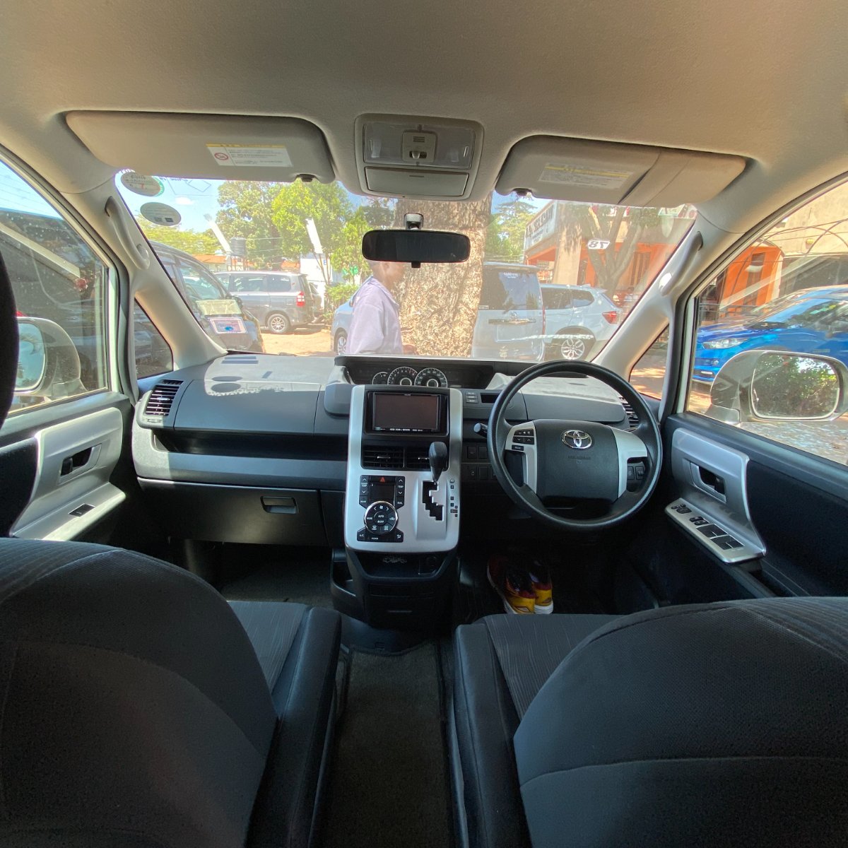 Toyota Noah 2011 — photo 5