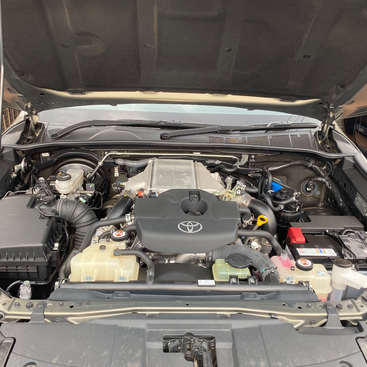 Toyota Hilux 2022 — photo 2