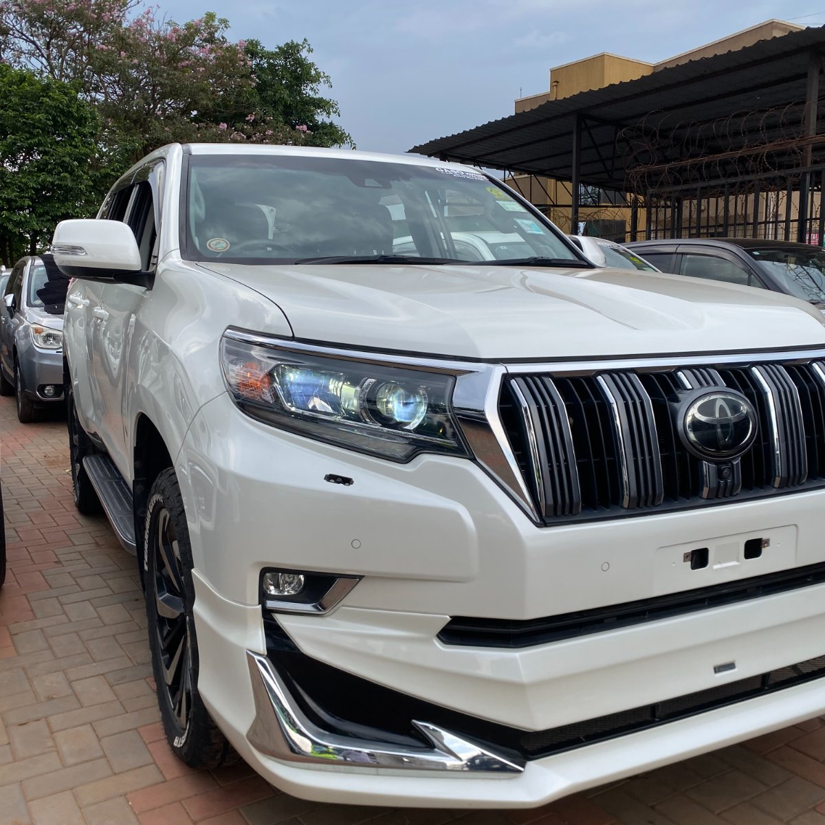 Toyota LANDCRUISER PRADO 2017 — photo 3