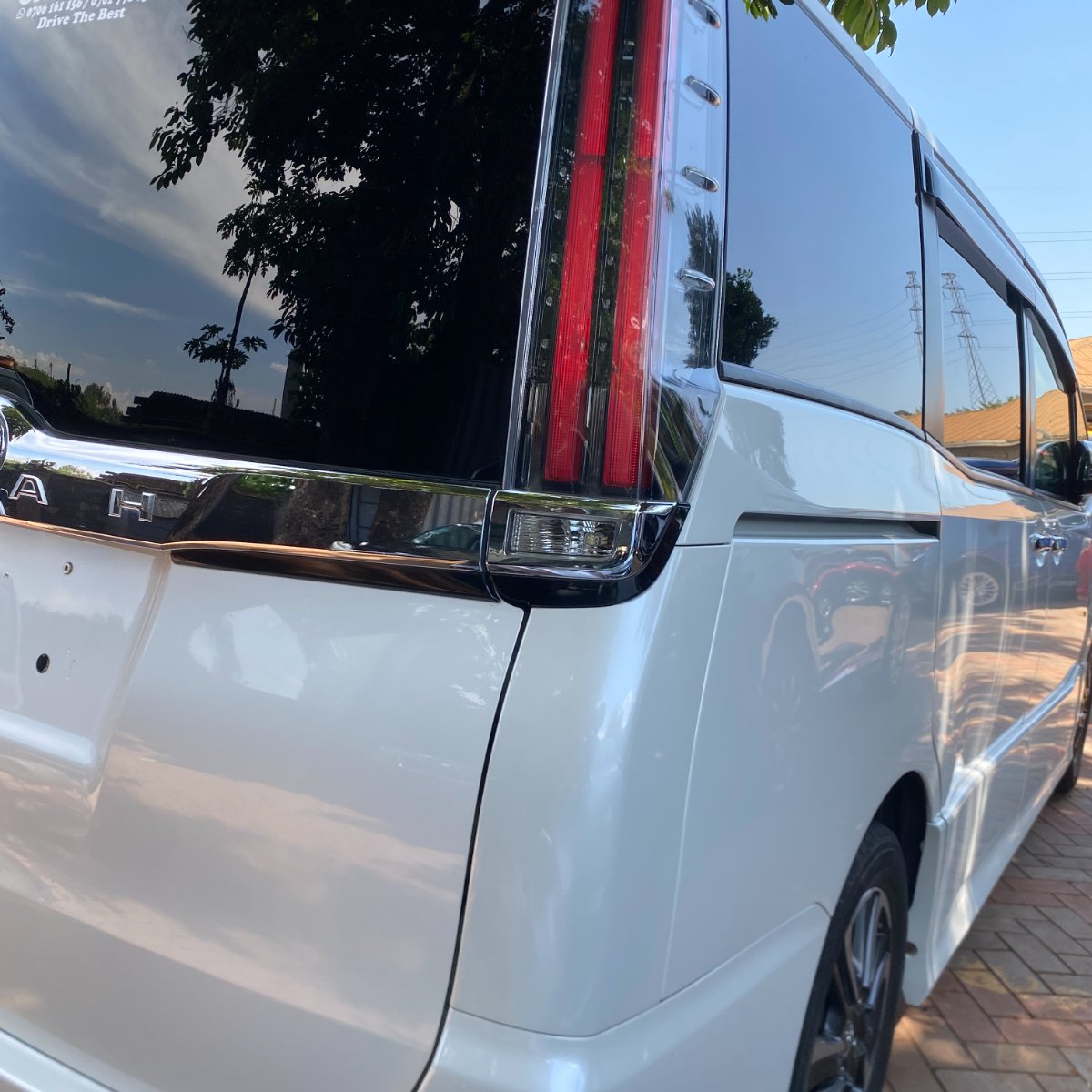 Toyota Noah 2017 — photo 5