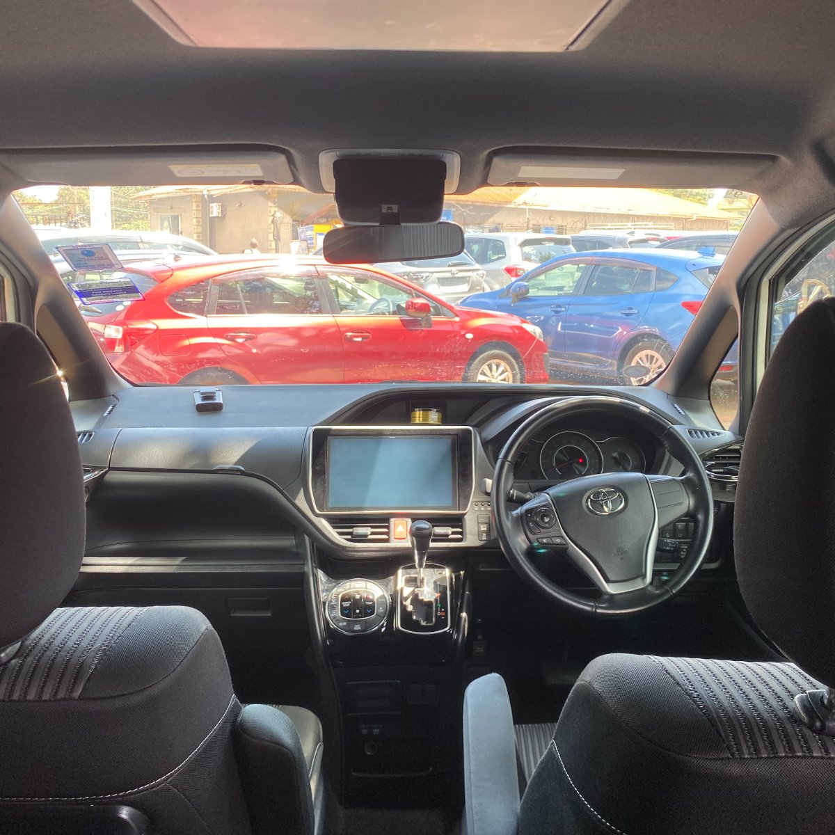 Toyota Noah 2017 — photo 8