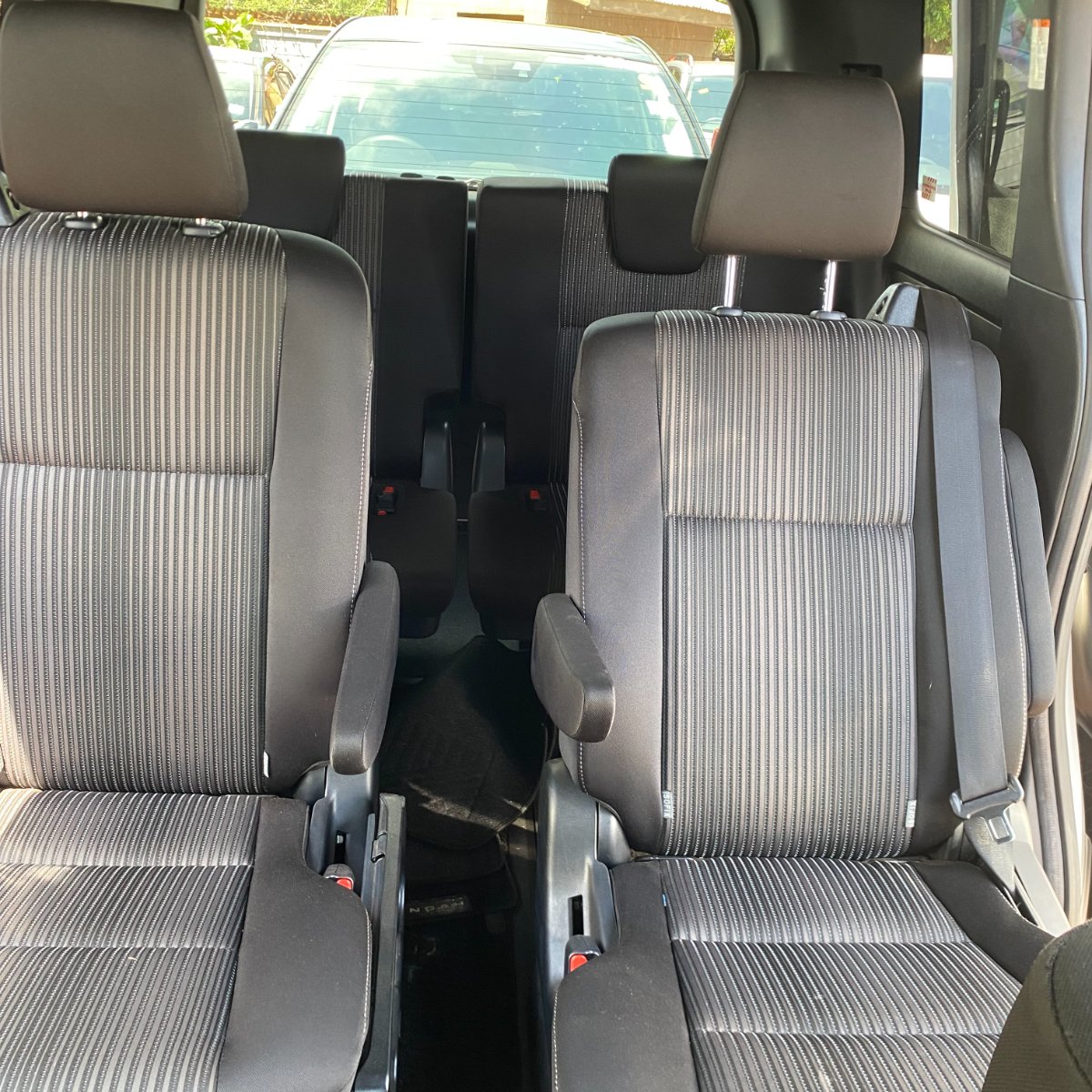 Toyota Noah 2017 — photo 8
