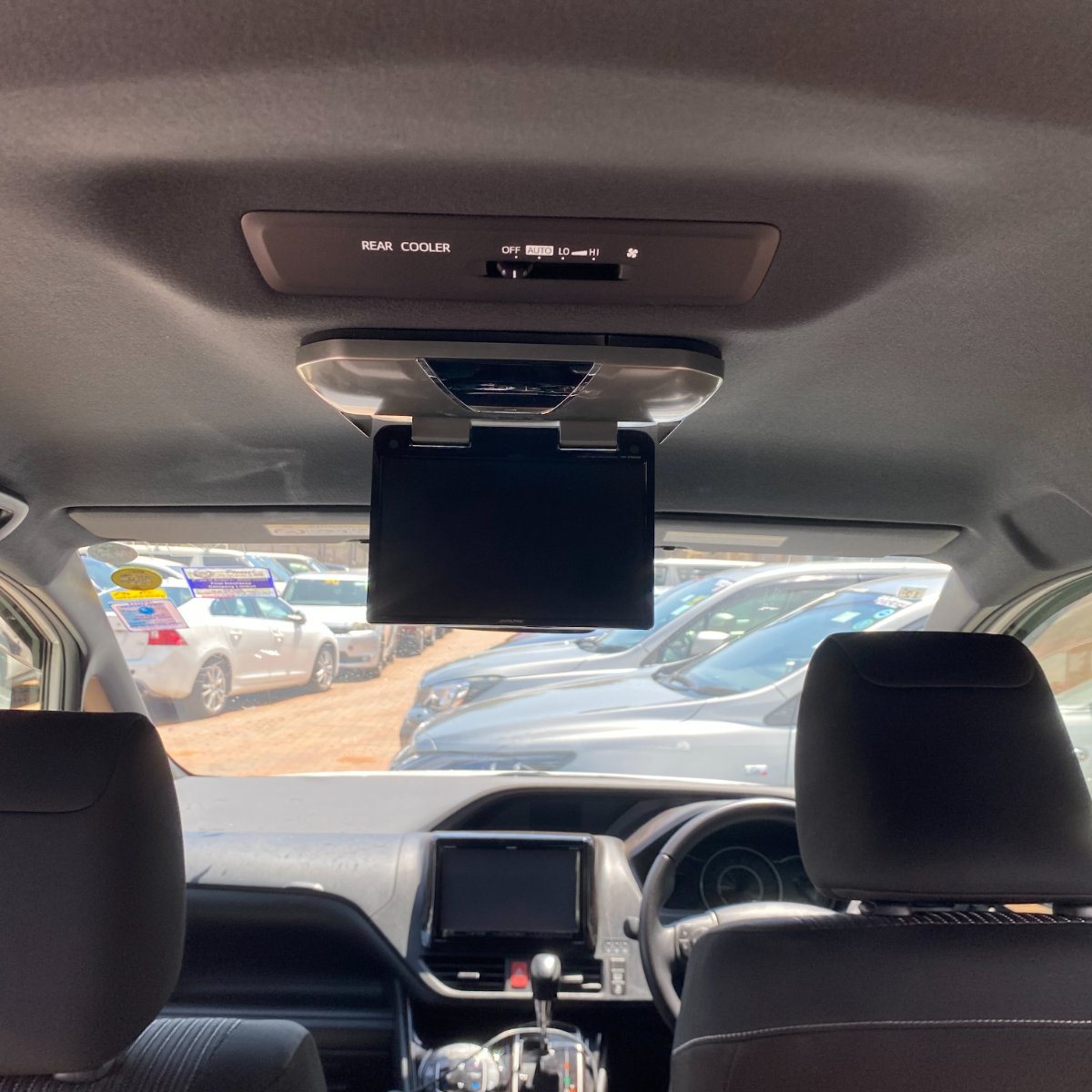 Toyota Noah 2017 — photo 9